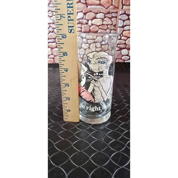 1982 Pizza Hut promotional glass featuring E.T. - Picture 6 of 6